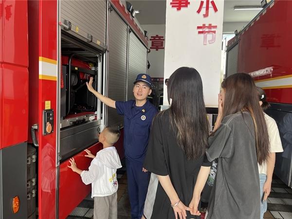 陇南礼县消防组织辖区群众开展“红门开放”活动