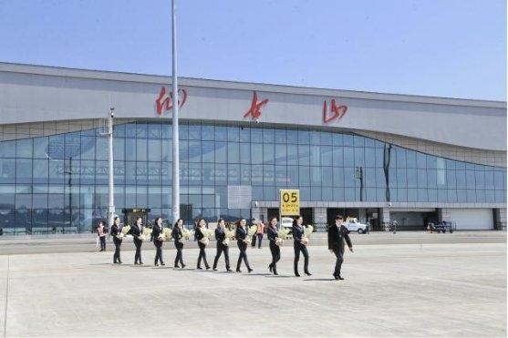 重庆仙女山机场“长沙⇌武隆”航线 8月29日正式投运