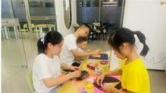 苏州工业园区玲珑湾社区开展创意黏土画活动