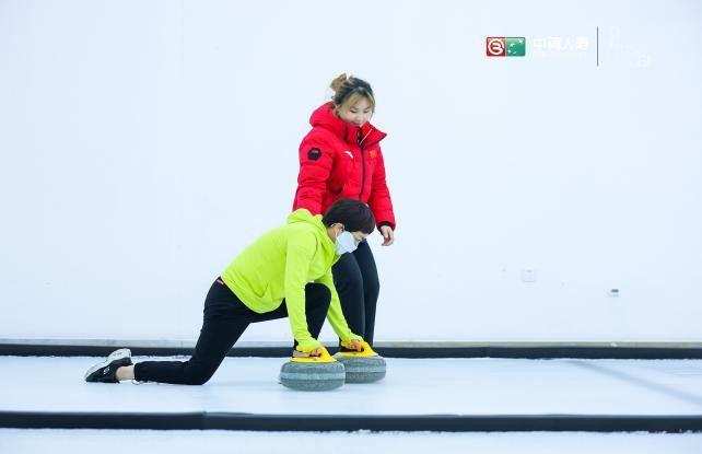 冰上畅享乐趣与挑战 中荷人寿北京分公司成功举办冰壶体验蜜丝会活动