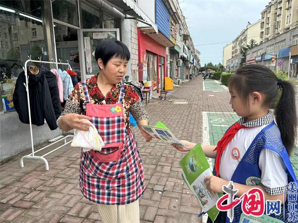 南京雨花台区板桥街道：践行垃圾分类 青少年在行动