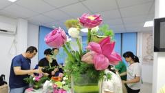 苏州工业园区中塘社区开展“‘廉’花盛开清风来”插花活动