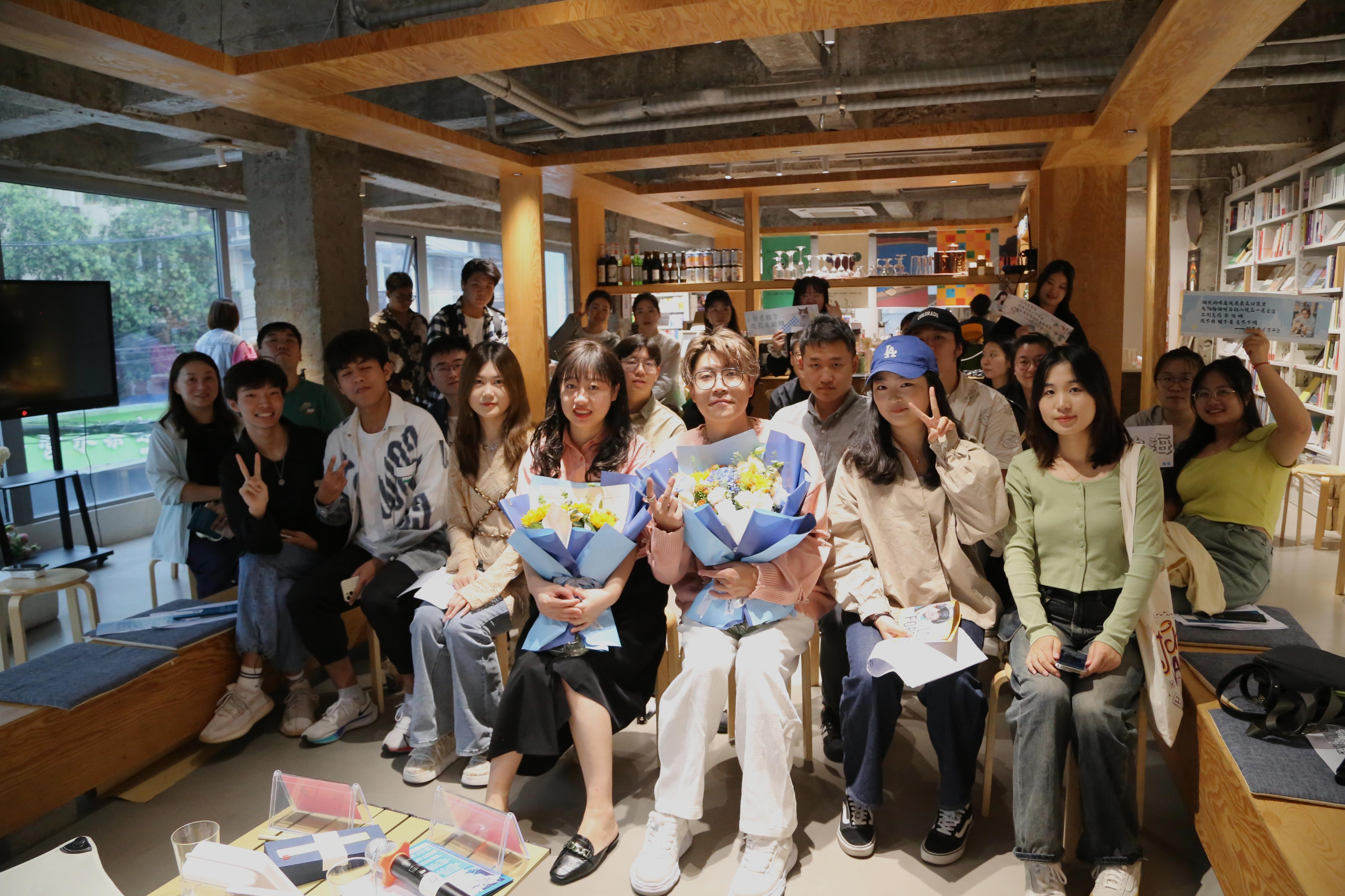 《一万倍的海》：刘莱斯、郭幸音乐诗歌分享会在南京举行
