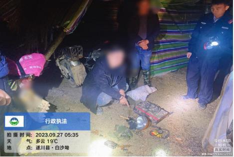 欲在千年鸟道捕鸟 森林警察夜巡逮正着