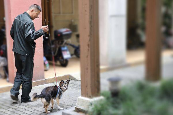 八旬独居老人突发疾病 金地物业“子女”出动！