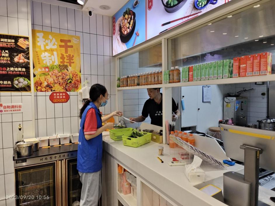 江北新区开展餐饮服务环节自制调味品专项整治