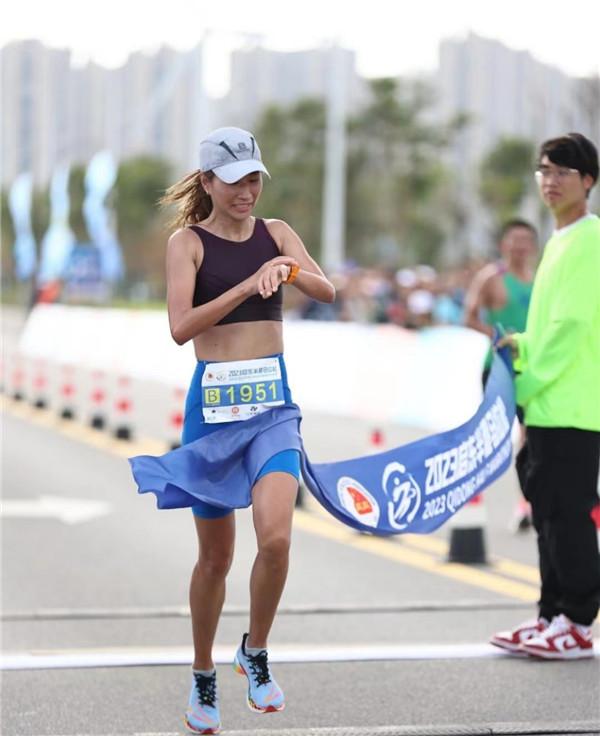2023启东马拉松跨江越海“人在画中跑” 4500名选手体验“最美赛道”