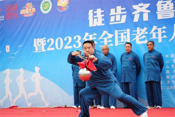 徒步齐鲁之“嘉山祥水”站暨全国老年人健步走大联动（济宁）启动仪式在嘉祥鸣笛开幕