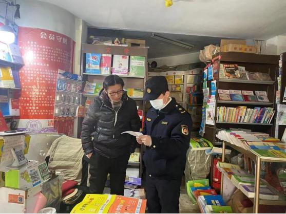 江北新区市场监管局对校园周边出版物市场开展集中检查