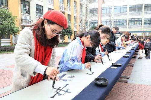 “六年一字”沐春华 “书韵双减”赋能量