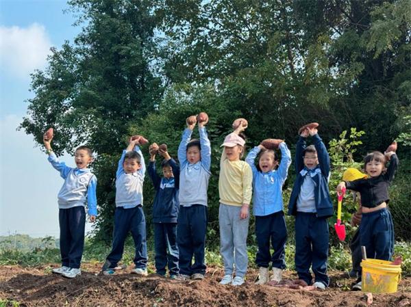 浙江义乌佛堂小学：“薯”与“泥”的快乐