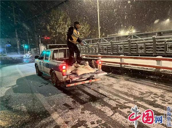 南京启动扫雪防冻四级应急响应 1.2万人次出动扫雪