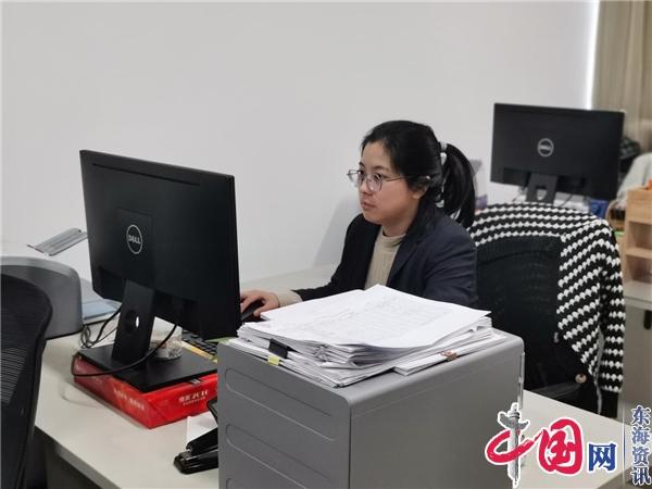 兴化市医保局董荪：一心扑在“定点结算”岗位上