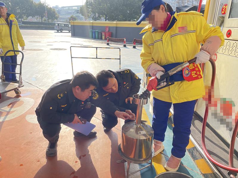 新区市场监管局开展元旦、春节期间成品油市场非法经营行为集中整治专项检查