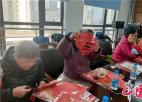 苏州工业园区天翔社区开展“巧手剪趣纸 笑语迎新年”剪纸活动