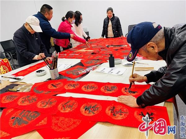 苏州工业园区水巷社区：中外友人齐写“福” 翰墨飘香迎新年