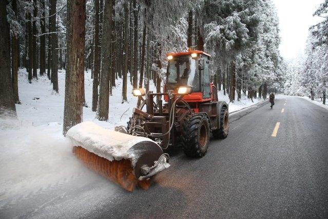 武隆仙女山24小时抗冰除雪 各景区畅通无阻