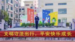 南通海门交警宣传进校园 筑牢寒假平安路