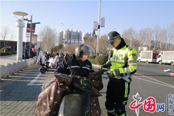 交通安全源头抓 新沂交警街头话安全