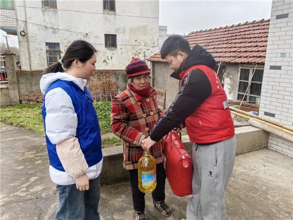 南通市西亭镇西禅寺村：独居老人有依靠 网格汇聚冬日情