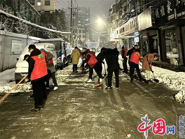 以雪为令乐奉献 闻雪而动显精神——洪泽实小教育集团志愿者清雪除冰在行动