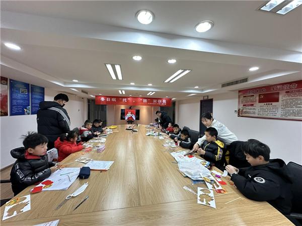 社区有我 青春报到——南通先锋街道团工委爱心寒托班结业