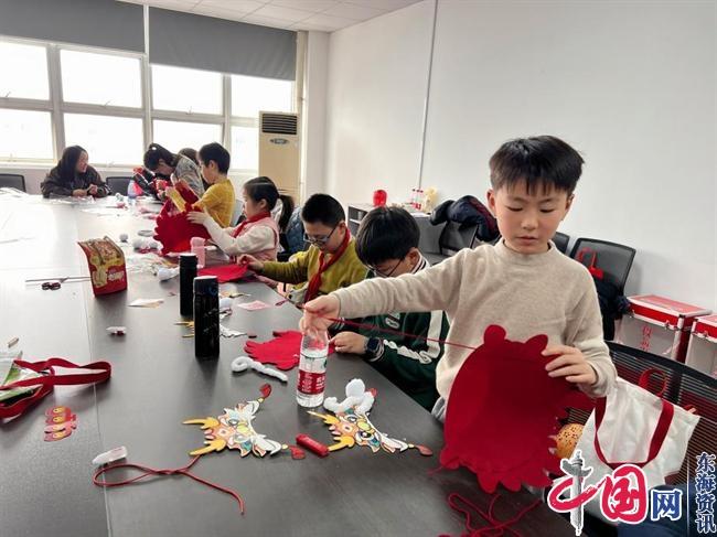 苏州徐庄社区开展“缤纷冬日，新年龙头帽DIY”手工活动