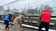 南通市五接镇张大圩村：退役军人齐上阵 铲雪破冰保平安