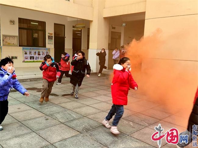 关注消防 生命至上——洪泽实小举行消防逃生演练活动