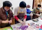 苏州工业园区欧典社区举办“汤圆飘香 情暖邻里”手工汤圆活动