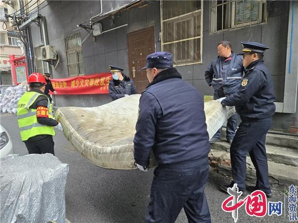 南京建邺城管：擦亮志愿底色 服务与企同行