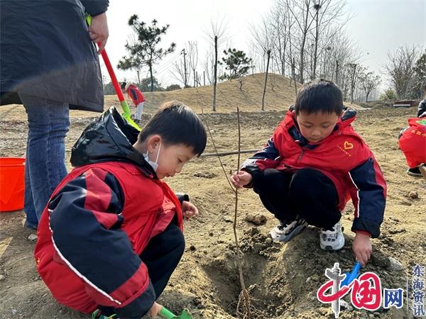 “植”此青绿 拥抱春天 洪泽实小开展“文明实践 我是行动者——植树节”主题活动