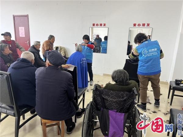 苏州徐庄社区开展“二月二龙抬头爱心理发”便民服务活动