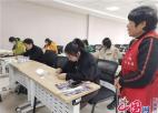苏州黄桥村开展“争当手艺人 涵养好家风”主题传统手工布艺包制作活动