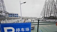 南京六合城管：闲置地块建停车场缓解居民“停车难”问题