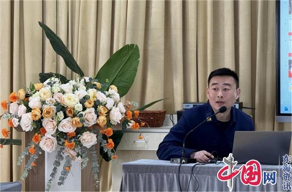 兴化市竹泓镇中心幼儿园：“火”速向前 “蓝老师”点亮安全校园行