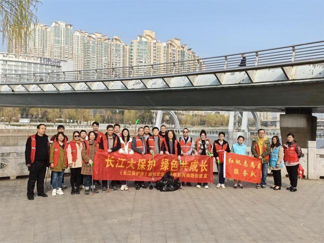 学习雷锋开展冬训 基层共建服务居民