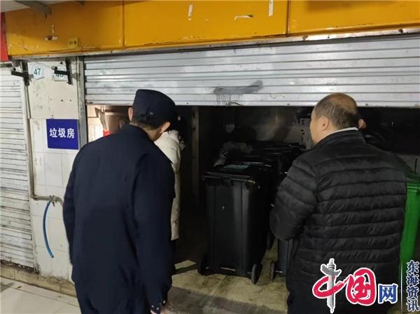 南京栖霞城管尧化中队开展垃圾分类宣传活动