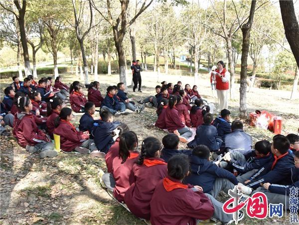 “知春”“诵春”“画春”--兴化市戴南镇百余小学生走进大自然实景阅读