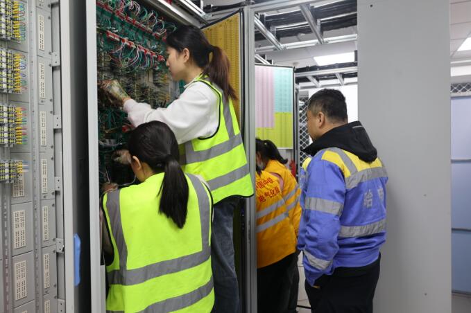 哈尔滨南站四场驼峰控制系统更新改造工程顺利开通