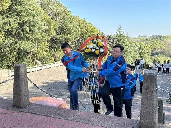 上海宝冶安徽区域项目第二党支部赴芜湖市烈士陵园开展“缅怀革命先烈，弘扬革命精神” 主题党日活动