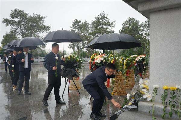 中铁上海局建筑公司肥西紫云湖项目开展党建联建活动