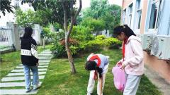 世界地球日 南京栖霞城管携手小学生开展垃圾分类宣传活动