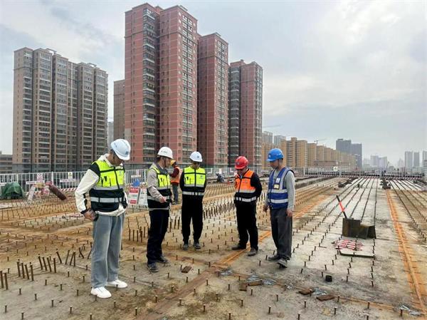 中建八局新型建造建设者们用铁军匠心打通交通大动脉