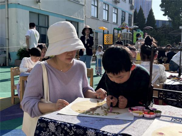 淮安市新村社区与承德路幼儿园联办“幼儿读书节”