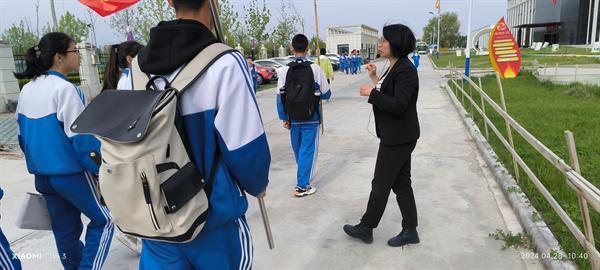 巩留县城南中学九年级学生工业旅游与乳文化研学之旅