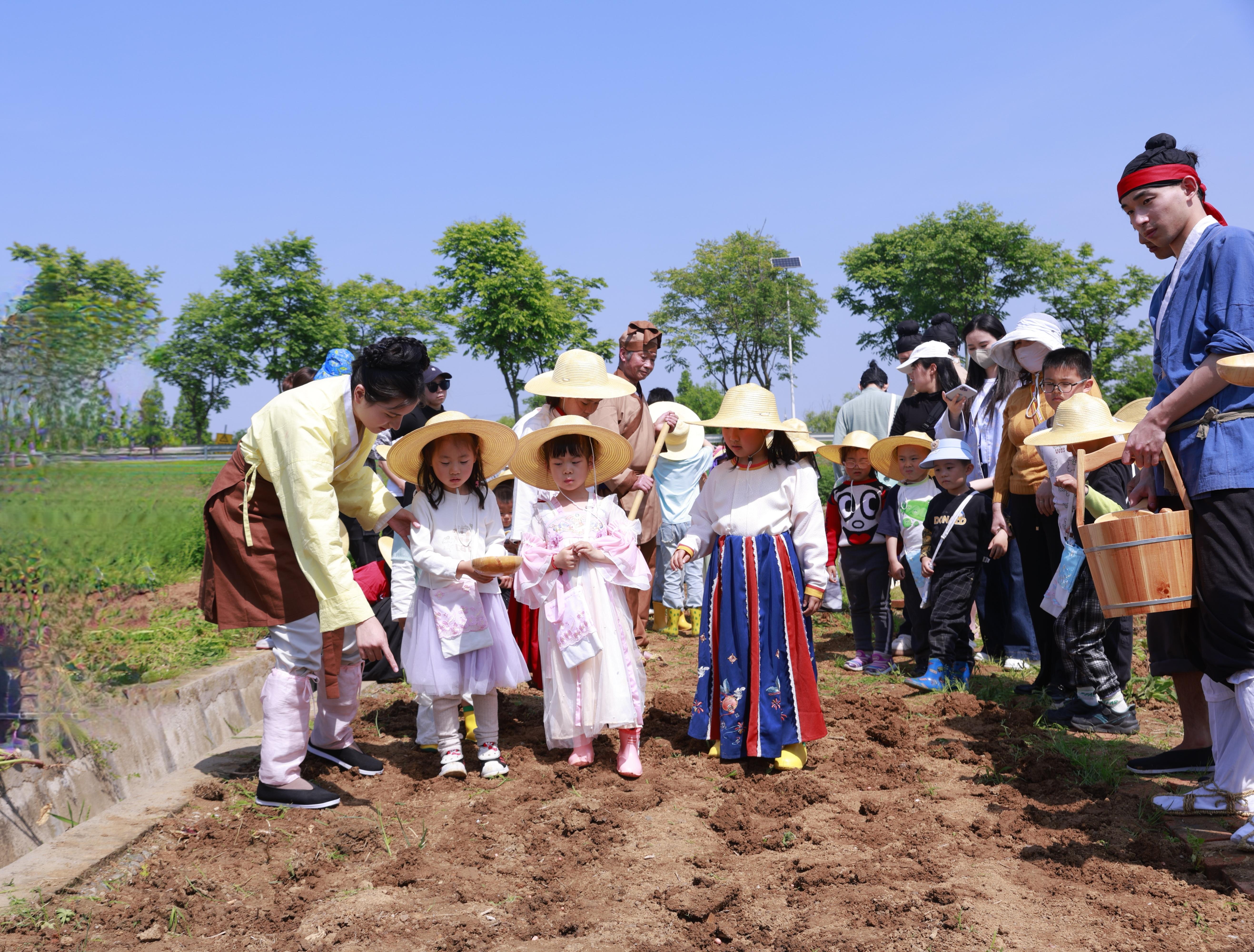 “国风少年游”研学活动在南京江宁举行 点燃五一美丽乡村旅游“头把火”