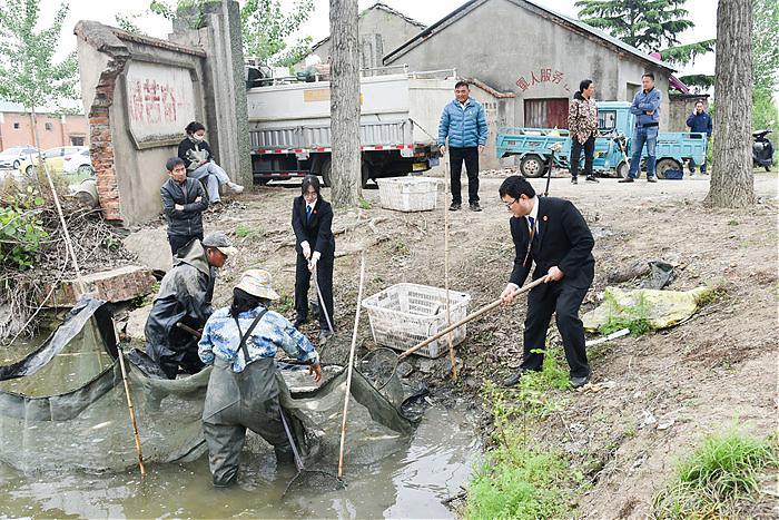 盱眙法院：直击执行现场 强制腾退鱼塘