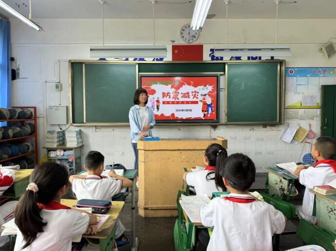 “防震减灾” 我们在行动——江油市胜利街小学五年级七班开展主题班会活动