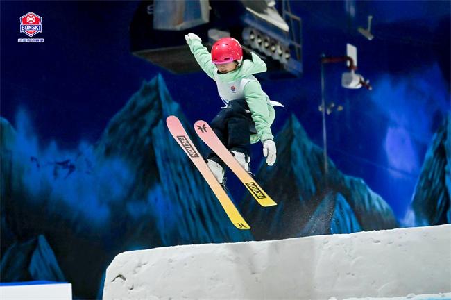 热雪奇迹全国滑雪公开赛2024/25赛季无锡站开赛